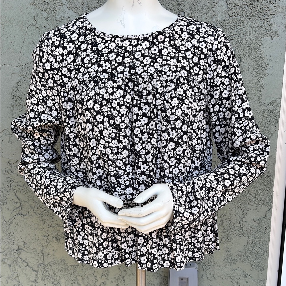 GAP Black and White Ruffled Blouse